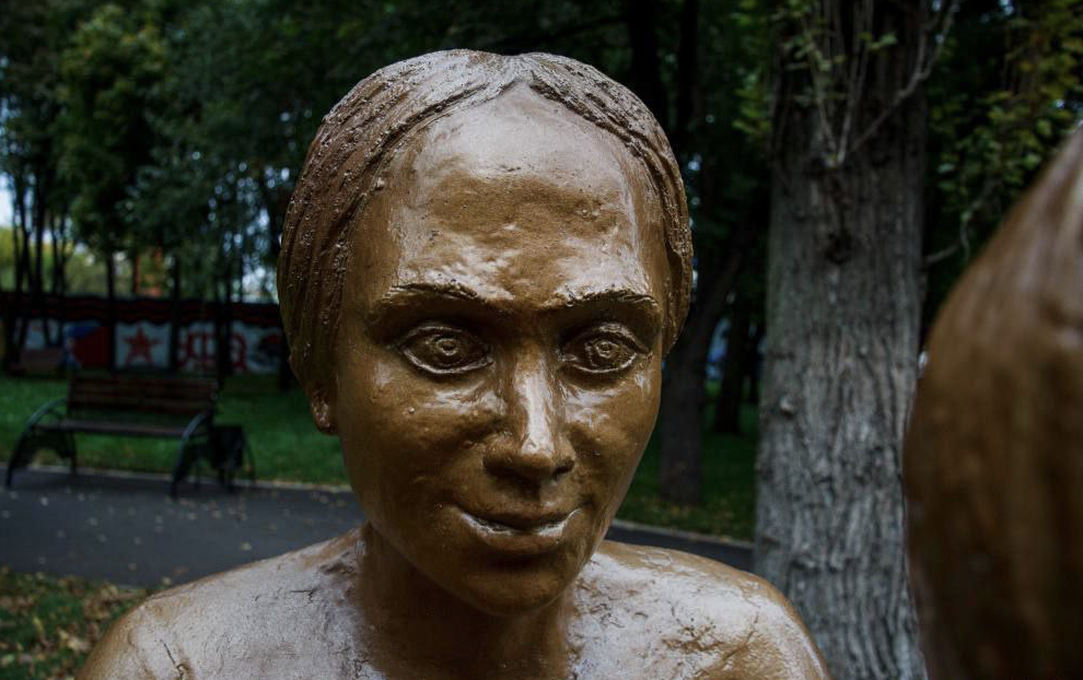 Одна из скульптур